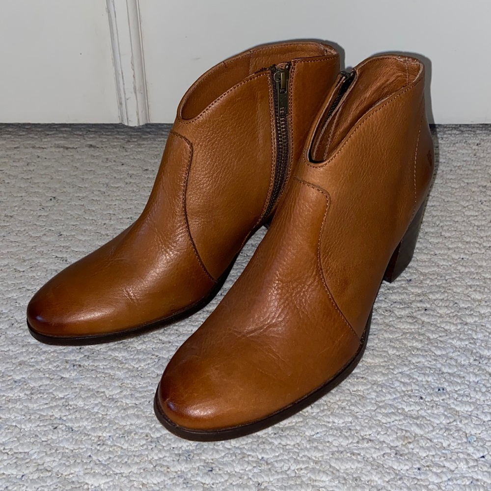 Frye Nora Zip Short Block Heel Booties in Nutmeg